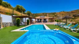 Winter Rental — 4-Bed Villa with Private Pool & Jacuzzi in Arenas (Axarquía), Arenas — photo 1 of 23