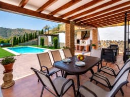 Winter Rental — 4-Bed Villa with Private Pool & Jacuzzi in Arenas (Axarquía), Arenas — photo 2 of 23